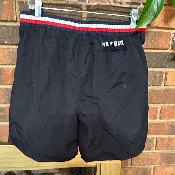 🏖️ Excellent condition  Black Tommy Hilfiger Swim trunk - Picture 3 of 10